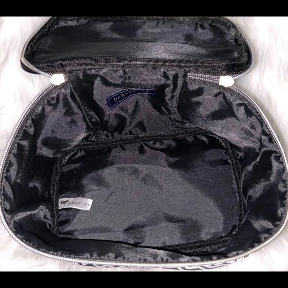 DABNEY LEE BRAND NEW CHEVRON PATTERN MAKE UP BAG - Picture 4 of 5